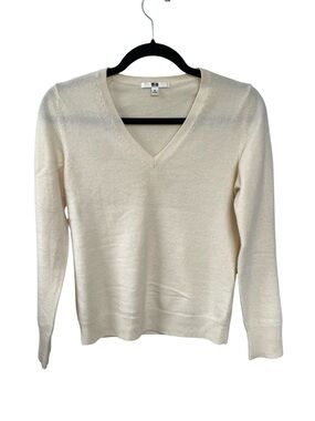 Uniqlo Women's Cashmere V-Neck Sweater in Cream XS